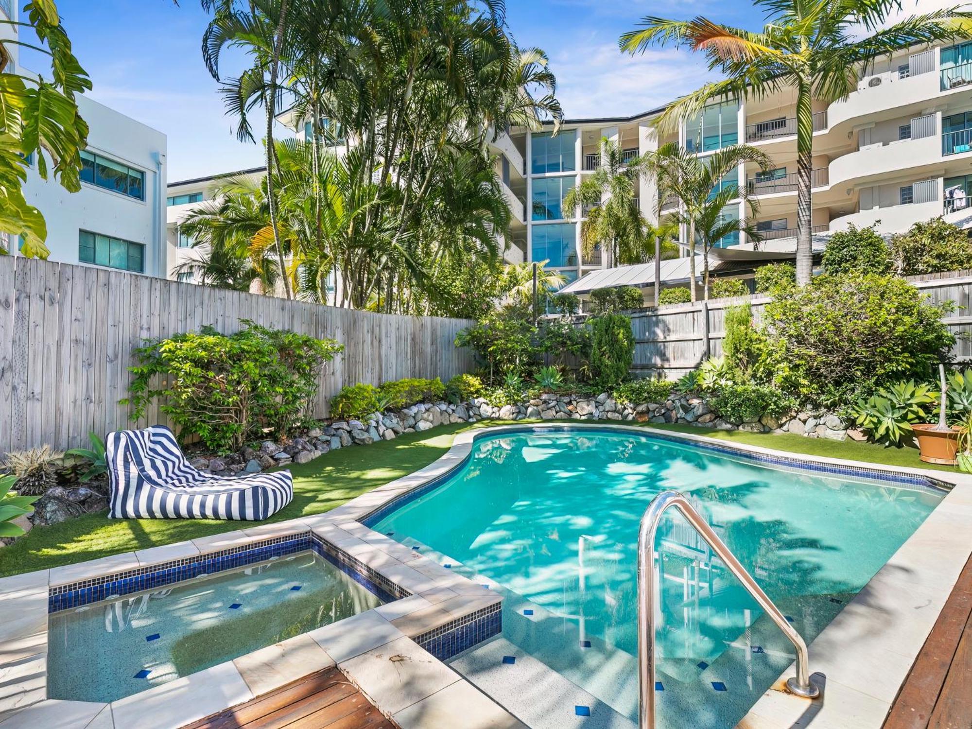 Aparthotel Ocean Vista On Alex Alexandra Headland Exterior foto